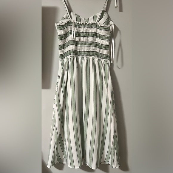 Summer dress with green and white stripes - Picture 2 of 2